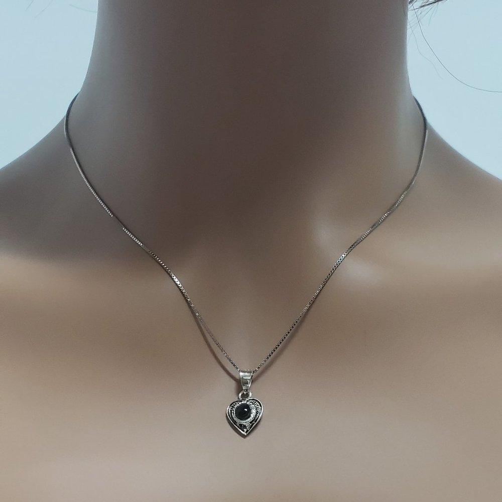 Onyx Delicate Pendant Necklace in 925 Silver